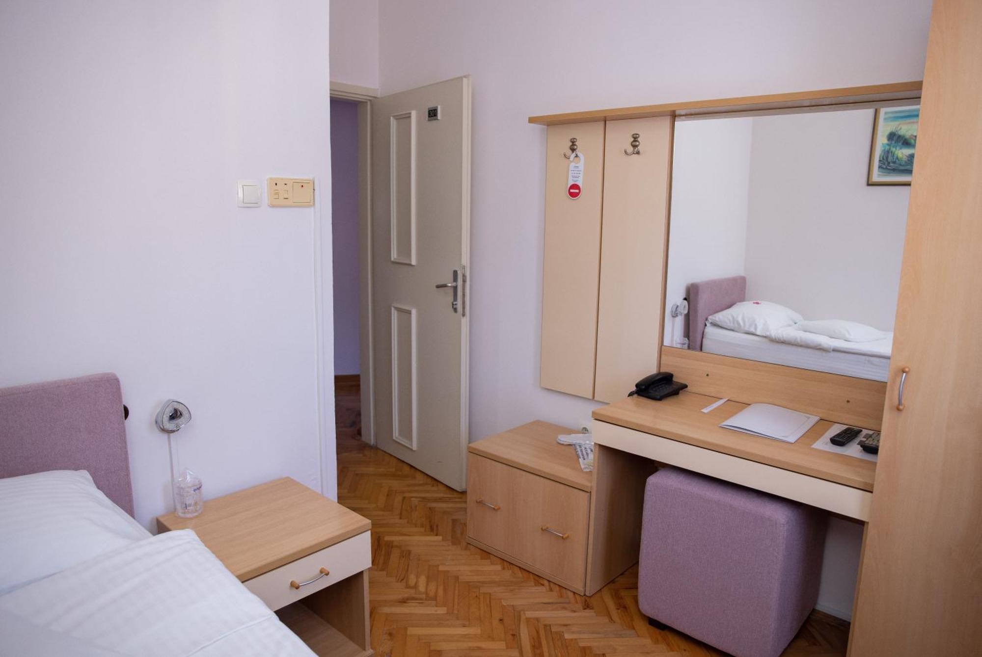 Motel New Sanatron Bosanski Novi Eksteriør billede