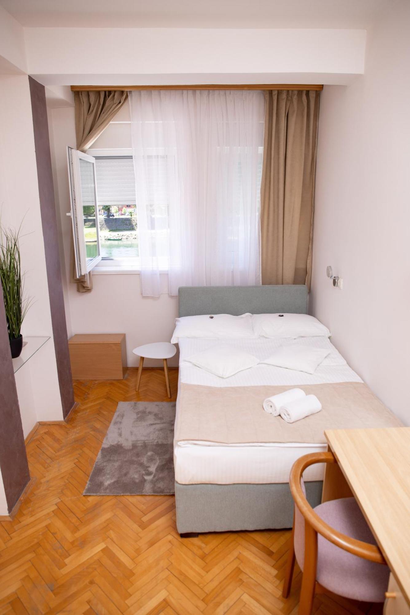 Motel New Sanatron Bosanski Novi Eksteriør billede