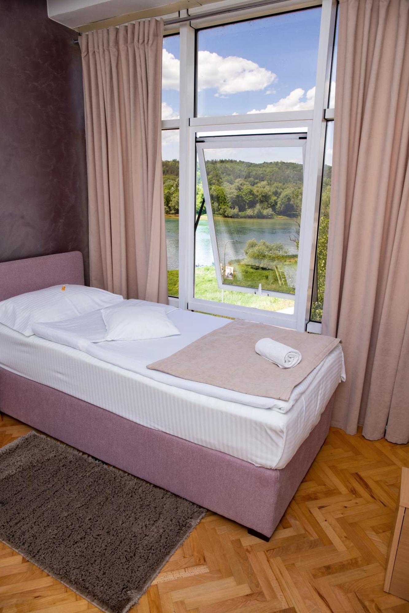 Motel New Sanatron Bosanski Novi Eksteriør billede