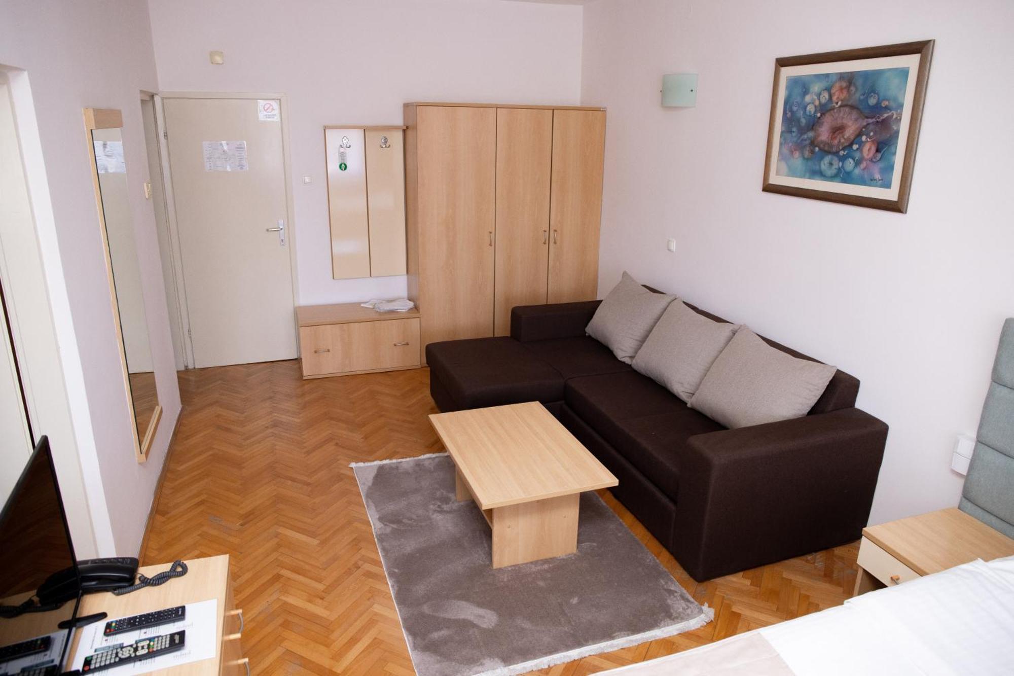 Motel New Sanatron Bosanski Novi Eksteriør billede