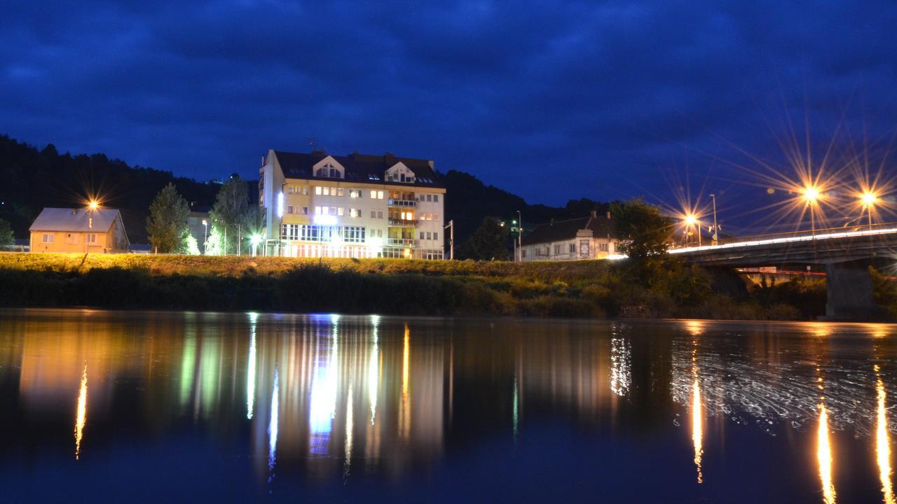 Motel New Sanatron Bosanski Novi Eksteriør billede